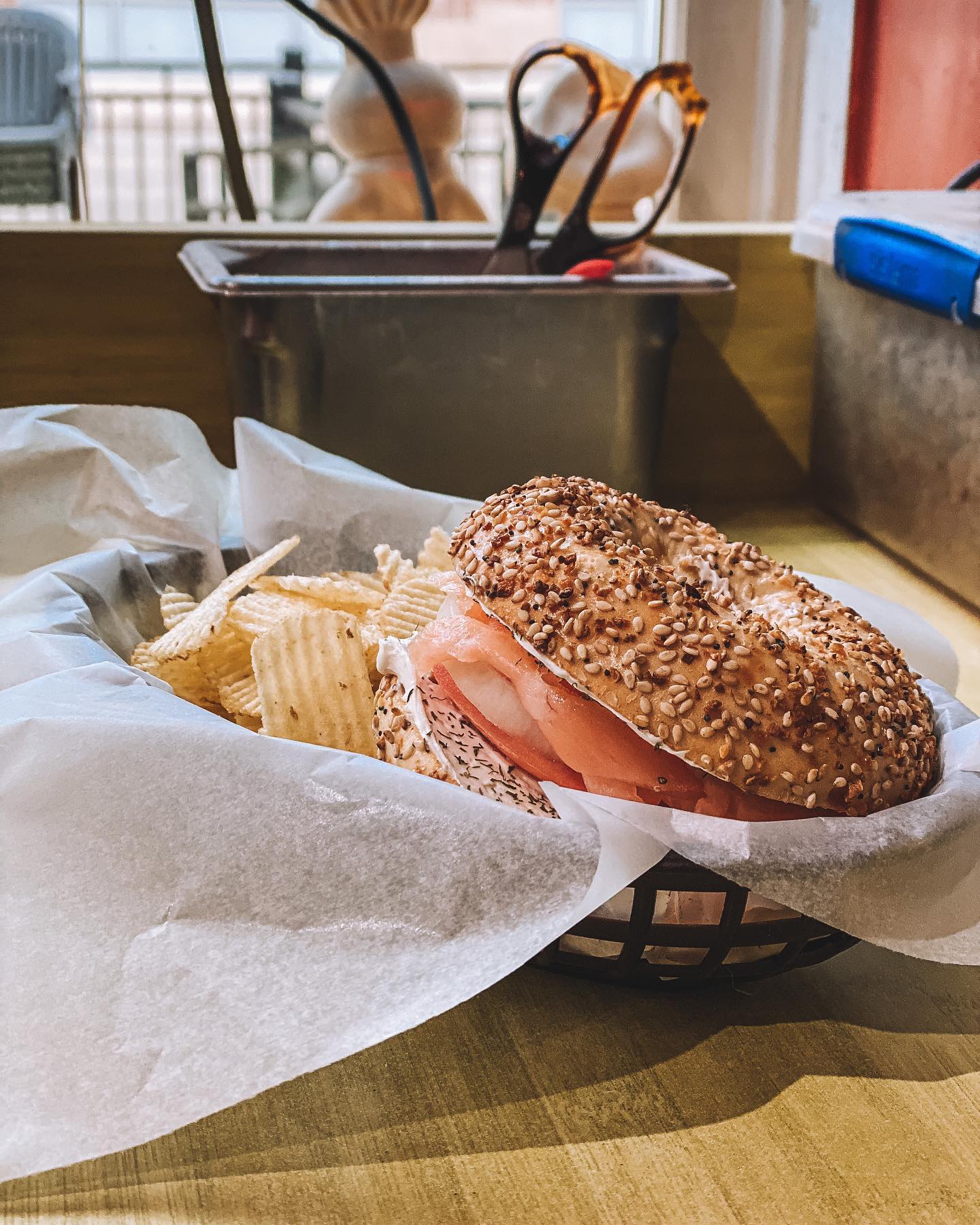 Everything bagel sandwich with chips
